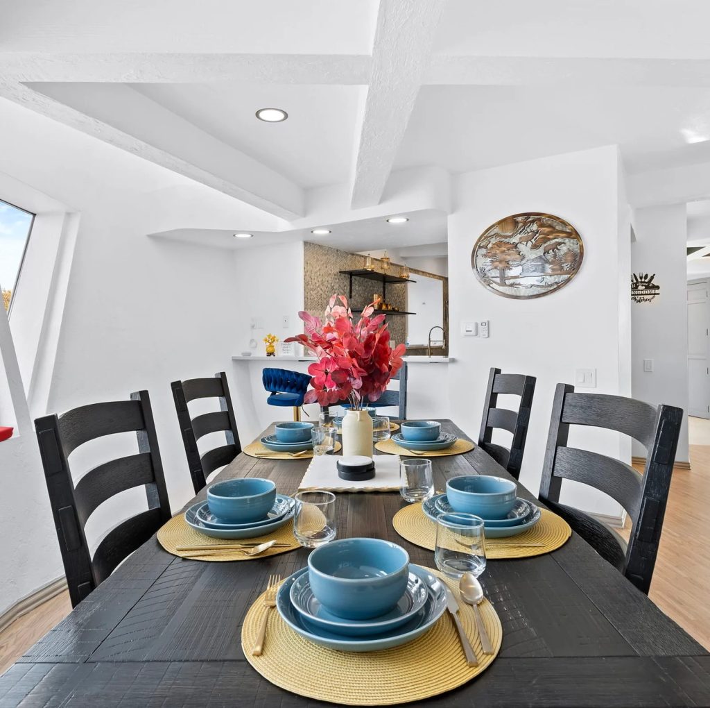 A Mountain Stay with Cooking Space for Romantic Colorado Escapes