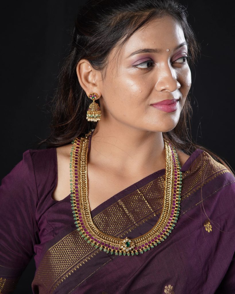 Make a statement with Indian bridal jewellery set that shines