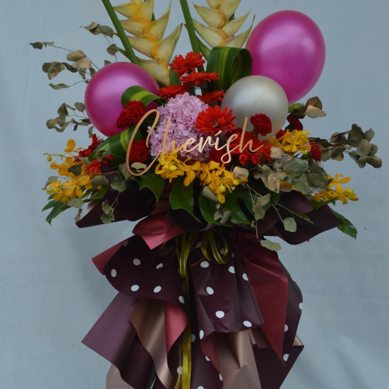Celebrate success with a bespoke Ipoh graduation bouquet Celebrate success with a bespoke Ipoh graduation bouquet