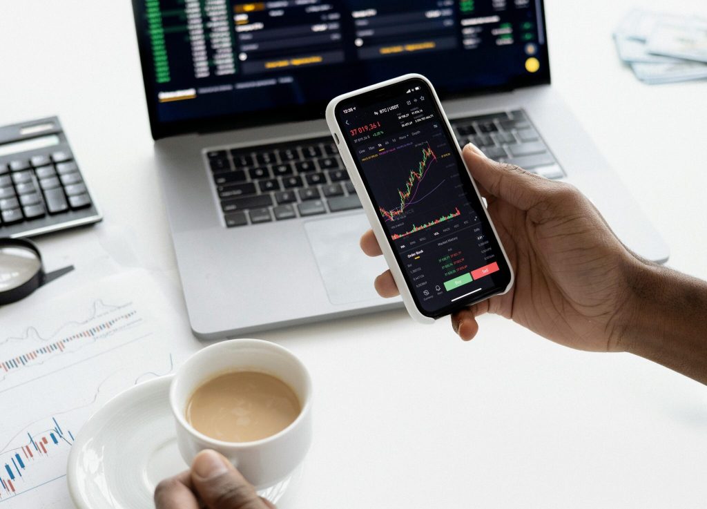 How to Spot Strong Technology Shares in Canada for 2025